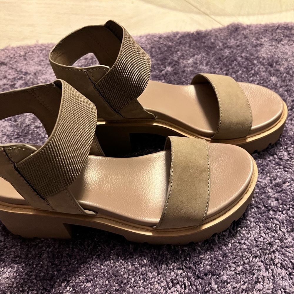 MIA Tan Sena Chunky 2.25” HeelsWomen 6.5- Hardly worn-No Stains-Seude like top